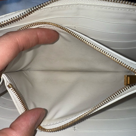 Authentic Bottega Veneta Zippy Medium Size wallet - Picture 10 of 10